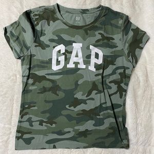 Gap camo t-shirt